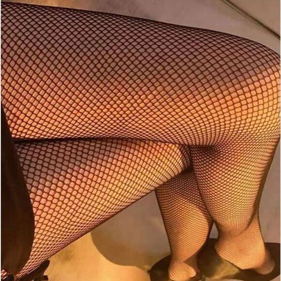Fishnet pantyhose     - Picture 2 of 3